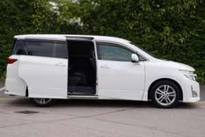 2010 Nissan Elgrand 2.5 Highway Star 5dr 7 Seats in White — image 3