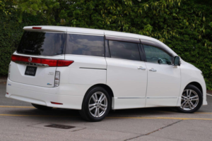2010 Nissan Elgrand 2.5 Highway Star 5dr 7 Seats in White — image 4