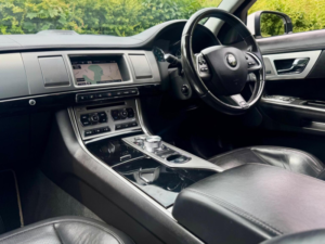 2014 Jaguar Xf 3.0d S V6 Portfolio Sportbrake Auto Euro 5 (s/s) 5dr in White — image 3