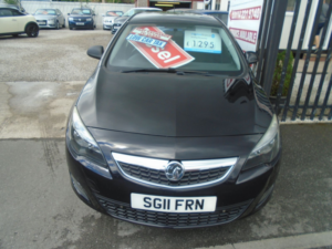 2011 Vauxhall Astra 1.7 Cdti Sri Hatchback 5dr Diesel Manual Euro 5 (125 Ps) in Black — image 2