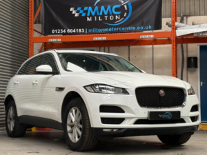 2019 Jaguar F-Pace 2.0 D180 Prestige Auto AWD Euro 6 (s/s) 5dr in White — image 3