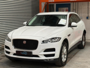 2019 Jaguar F-Pace 2.0 D180 Prestige Auto AWD Euro 6 (s/s) 5dr in White — image 4
