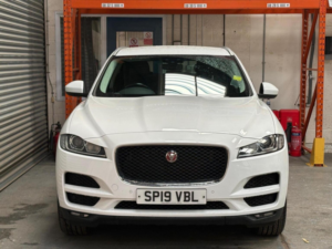 2019 Jaguar F-Pace 2.0 D180 Prestige Auto AWD Euro 6 (s/s) 5dr in White — image 6