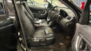 2016 Land Rover Discovery Sport Td4 Se Tech in Black — image 5