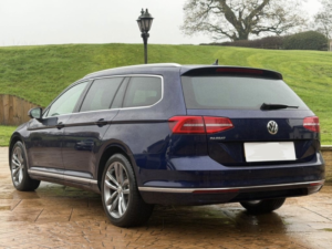 2018 Volkswagen Passat 1.6 Tdi Gt in Blue — image 2