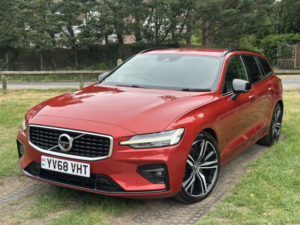 2019 Volvo V60 2.0 R-Design Pro D4 in Red — image 2