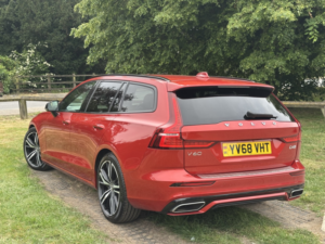 2019 Volvo V60 2.0 R-Design Pro D4 in Red — image 3
