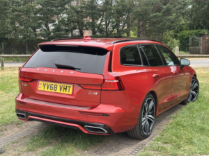 2019 Volvo V60 2.0 R-Design Pro D4 in Red — image 4