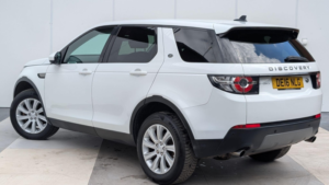 2016 Land Rover Discovery Sport 2.0 Td4 Se Auto 4WD Euro 6 (s/s) 5dr in White — image 4