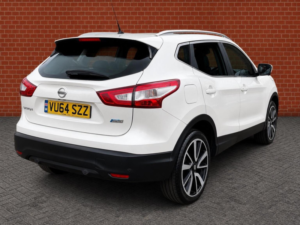2014 Nissan Qashqai 1.6 Dci Tekna 2WD Euro 5 (s/s) 5dr in White — image 2