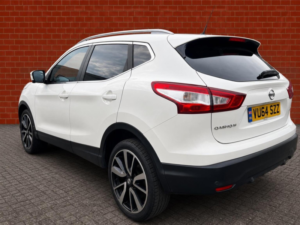 2014 Nissan Qashqai 1.6 Dci Tekna 2WD Euro 5 (s/s) 5dr in White — image 3