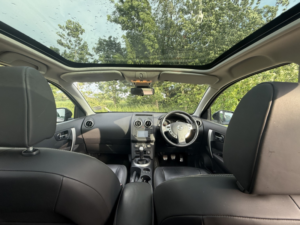 2011 Nissan Qashqai 1.6 Tekna in Black — image 4