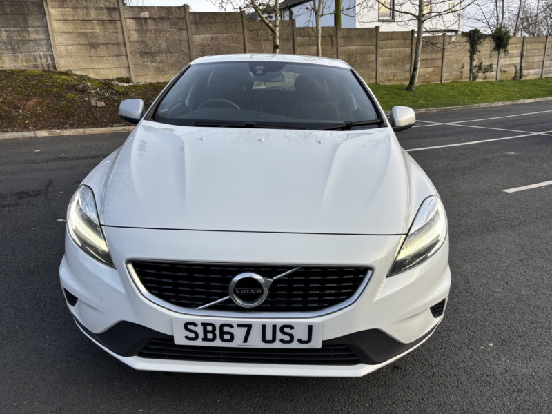 2017 Volvo V40 2.0 R-Design D2 in White — image 1