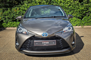 2018 Toyota Yaris 1.5 Vvt-H Icon Tech E-CVT Euro 6 (s/s) 5dr in Bronze — image 2
