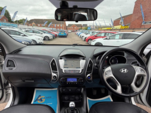 2013 Hyundai Ix35 1.7 Crdi Premium Euro 5 (s/s) 5dr in White — image 2