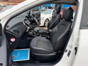 2013 Hyundai Ix35 1.7 Crdi Premium Euro 5 (s/s) 5dr in White — image 4