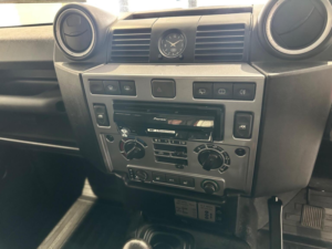 2012 Land Rover Defender 90 2.2 Tdci Xtech Limited Edition Hard Top SUV 4WD Swb Euro 5 3dr in Grey — image 6
