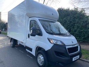 2023 Peugeot Boxer 2.2 Bluehdi 335 Built For Business Luton Van in White — image 4