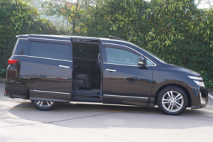 2010 Nissan Elgrand 2.5 Highway Star 5dr 7 Seats in Black — image 3