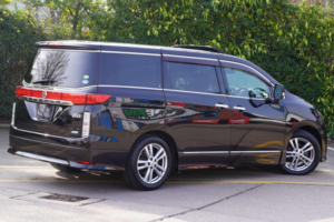 2010 Nissan Elgrand 2.5 Highway Star 5dr 7 Seats in Black — image 4