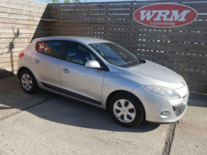 2010 Renault Megane 1.6 16v Expression Hatchback 5dr Petrol Manual Euro 4 (100 Ps) in Silver — image 3