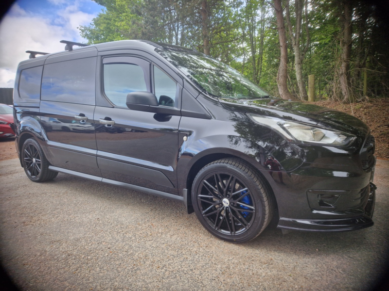 2022 Ford Transit Connect 1.5 Transit Connect Trend Dciv Lwb 240 L2 1.5l Ecoblue 120ps Fwd 6-Speed Manual in Black — image 1
