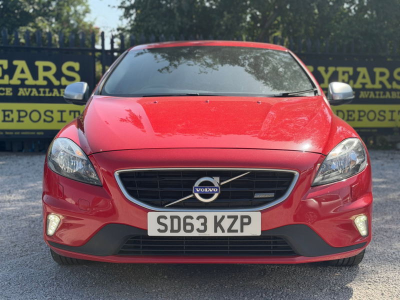 2013 Volvo V40 1.6 D2 R-Design Hatchback 5dr Diesel Manual Euro 5 (s/s) (115 Ps) in Red — image 1