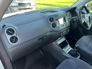 2015 Volkswagen Tiguan 2.0 Tdi Bluemotion Tech Match in White — image 6