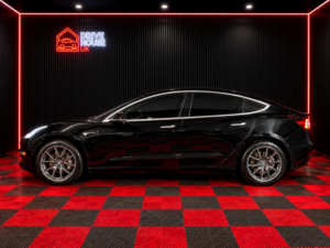 2019 Tesla Model 3 Standard Range Plus in Black — image 2