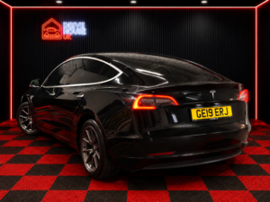 2019 Tesla Model 3 Standard Range Plus in Black — image 3