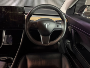 2019 Tesla Model 3 Standard Range Plus in Black — image 5
