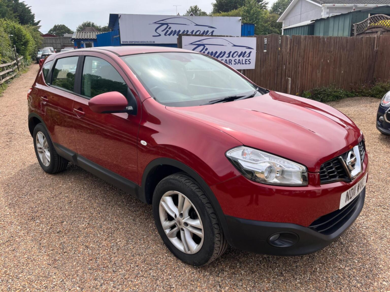 2011 Nissan Qashqai 1.6 Acenta 2WD Euro 5 (s/s) 5dr in Red — image 1