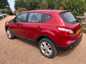 2011 Nissan Qashqai 1.6 Acenta 2WD Euro 5 (s/s) 5dr in Red — image 5