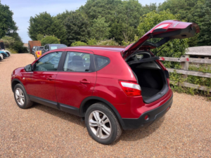 2011 Nissan Qashqai 1.6 Acenta 2WD Euro 5 (s/s) 5dr in Red — image 6