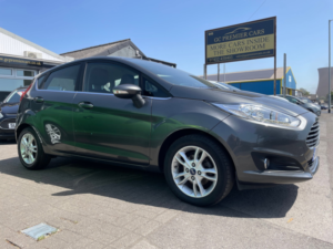 2017 Ford Fiesta 1.25 Zetec Hatchback 5dr Petrol Manual Euro 6 (82 Ps) in Grey — image 5