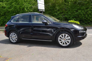 2013 Porsche Cayenne 3.0 Td V6 in Black — image 1