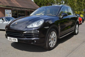 2013 Porsche Cayenne 3.0 Td V6 in Black — image 3