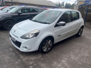 2012 Renault Clio 1.2 Dynamique Tomtom Euro 5 5dr in White — image 3