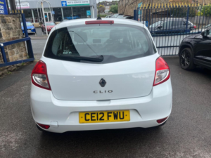 2012 Renault Clio 1.2 Dynamique Tomtom Euro 5 5dr in White — image 4