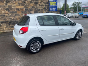 2012 Renault Clio 1.2 Dynamique Tomtom Euro 5 5dr in White — image 5