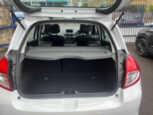 2012 Renault Clio 1.2 Dynamique Tomtom Euro 5 5dr in White — image 6
