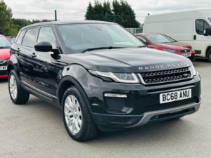 2019 Land Rover Range Rover Evoque 2.0 Td4 Se Tech in Black — image 4