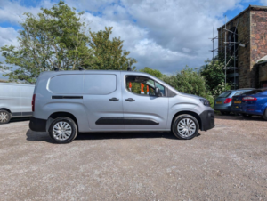 2021 Peugeot Partner 1.5 Bluehdi 950 Professional Premium Long Panel Van Lwb Euro 6 6dr in Grey — image 3