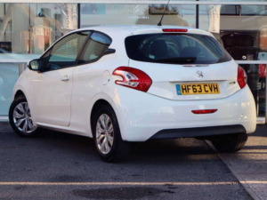 2013 Peugeot 208 1.2 Vti Access+ in White — image 2