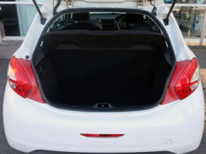 2013 Peugeot 208 1.2 Vti Access+ in White — image 4
