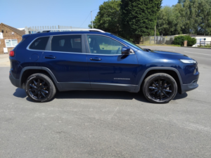 2014 Jeep Cherokee 2.0 Cherokee 2.0 170hp Limited 4WD 9spd Auto in Blue — image 4