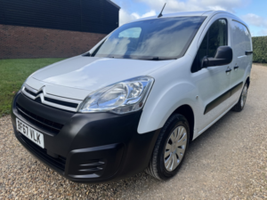 2017 Citroen Berlingo 1.6 Bluehdi 625 Enterprise Dog Van in White — image 3
