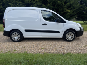 2017 Citroen Berlingo 1.6 Bluehdi 625 Enterprise Dog Van in White — image 4