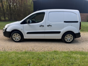 2017 Citroen Berlingo 1.6 Bluehdi 625 Enterprise Dog Van in White — image 5