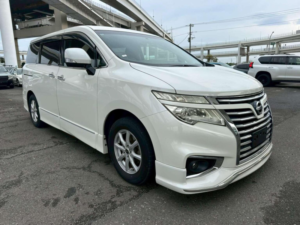 2014 Nissan Elgrand 2.5 Highway Star 5dr 7 Seats in White — image 1